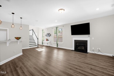 7-web-or-mls-304 Garden Walk Dr-7