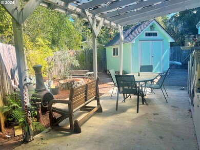 221 Azalea St, Florence, OR 97439 - photo 6