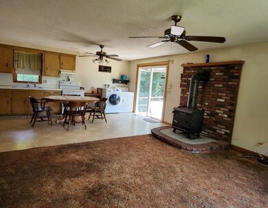 833 S Main St, Bellingham, MA 02019 - photo 4