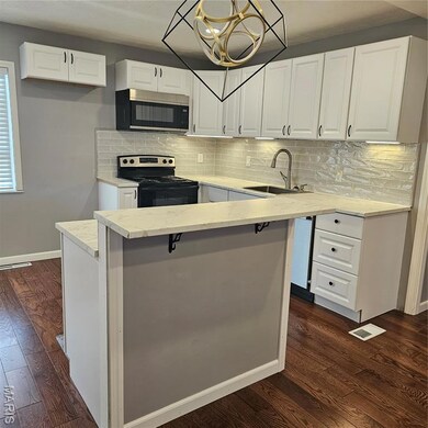 1205 Sir Lancelot Ln, Godfrey, IL 62035 - photo 6