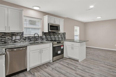 729 W Bullock St, Denison, TX 75020 - photo 2