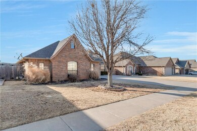 905 Kelsi Dr, Moore, OK 73160 - photo 5