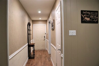 1013 W Sidnor St, Alvin, TX 77511 - photo 6