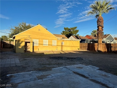 1515 S 11th St, Las Vegas, NV 89104 - photo 4