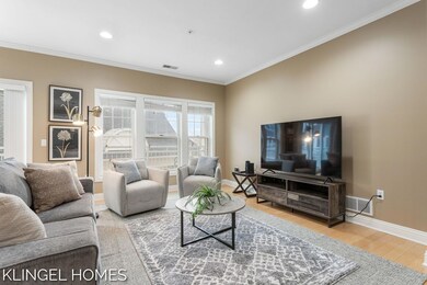 24-web-or-mls-917-w-savidge-st-3