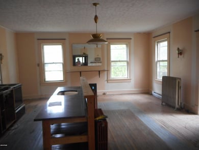 215 Cromwell St, Hawley, PA 18428 - photo 4