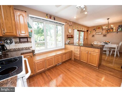 164 Floral Dr, Morrisville, PA 19067 - photo 6