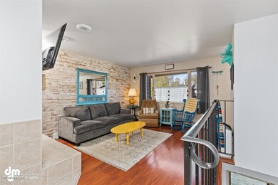 26-Living Room 20200515-DW-7543