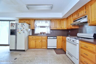 178 Pleasant Plains Ave, Staten Island, NY 10309 - photo 3