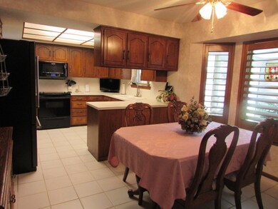 Enjoy special times in this nice kitchen!  Nice pr