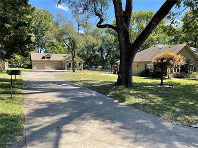 520 NW 10th St, Blue Springs, MO 64015 - photo 2