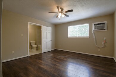 10610 Somerset Ln, Houston, TX 77093 - photo 3