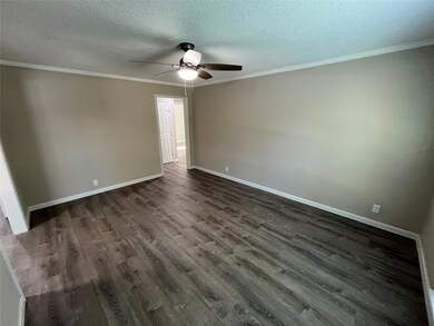 829 SW 5th St, Grand Prairie, TX 75051 - photo 2