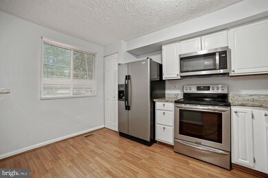 3668 Wharf Ln, Triangle, VA 22172 - photo 7