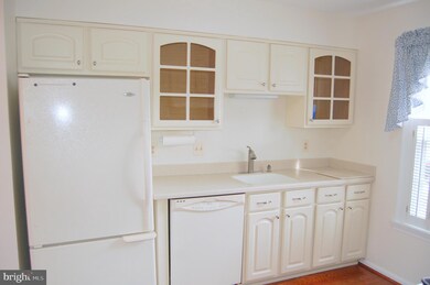 300B Locust St SE unit 3, Vienna, VA 22180 - photo 5