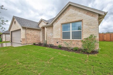 924 E 5th St, Springtown, TX 76082 - photo 2