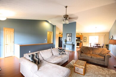 8805 Teak Dr, Louisville, KY 40228 - photo 5