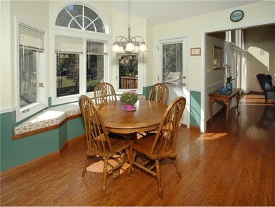 Kitchen. Eat in kitchen