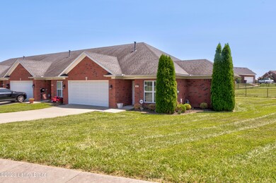 485 Woodlake Dr, Mount Washington, KY 40047 - photo 3