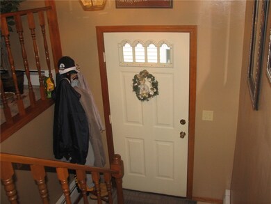SIDE ENTRANCE FOYER