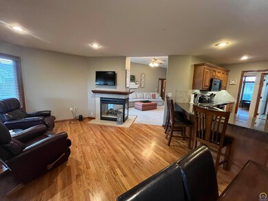 2635 SW Santa fe Dr, Topeka, KS 66614 - photo 3
