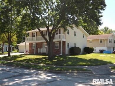 2119 W 29th St, Davenport, IA 52804 - photo 3