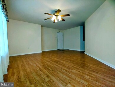 6506 Ridenour Way E unit 2D, Sykesville, MD 21784 - photo 3