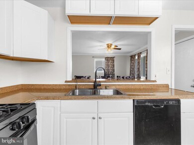 410 Carmody Hills Dr, Capitol Heights, MD 20743 - photo 4