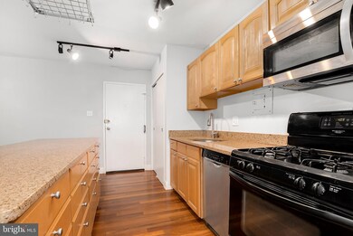 Taft Towers unit 203, Arlington, VA 22201 - photo 7