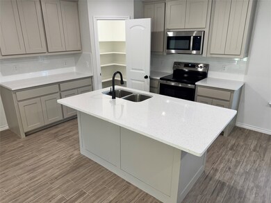 1016 Hereford Dr, Springtown, TX 76082 - photo 3