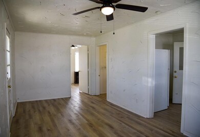 1502 S College Ave, Decatur, TX 76234 - photo 4