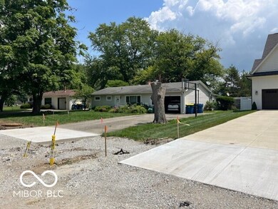 925 W Auman Dr, Carmel, IN 46032 - photo 2
