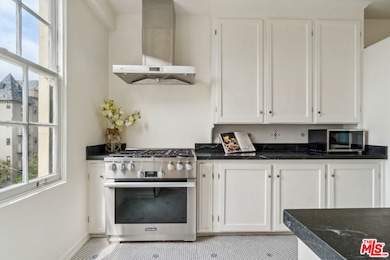 855 S Serrano Ave unit 43A, Los Angeles, CA 90005 - photo 7