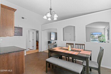 832 Desert Cactus Dr, Horizon City, TX 79928 - photo 5