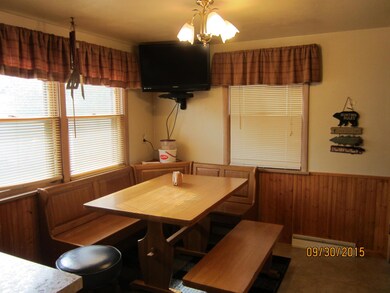 Dining area in Kitchen<|><|>
