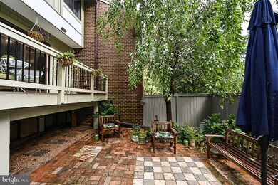 12013 Insha Ct, Reston, VA 20191 - photo 4