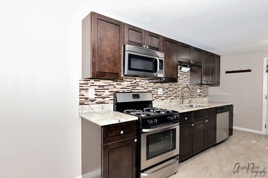 141 Pecos Cir, Carpentersville, IL 60110 - photo 4