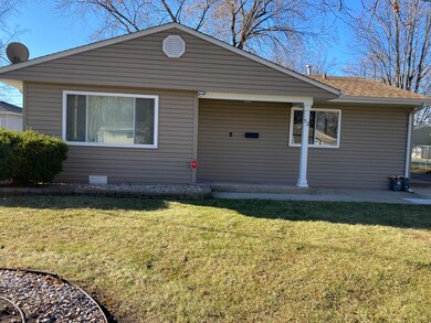 52 Sparrow Rd, Carpentersville, IL 60110 - photo 4