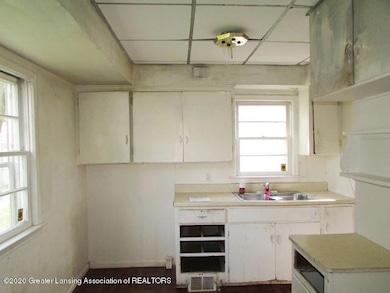 1109 W Saginaw St, Lansing, MI 48915 - photo 2