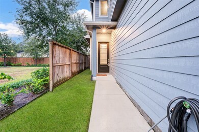 238 Garrison Dr, Houston, TX 77009 - photo 3