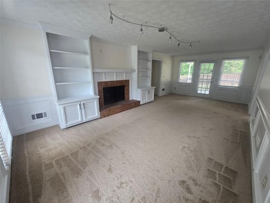 639 Royal Abbey Dr, Stone Mountain, GA 30088 - photo 7