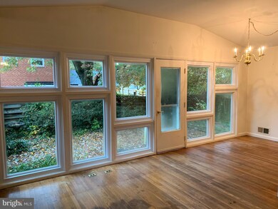 10941 Byrd Dr, Fairfax, VA 22030 - photo 4