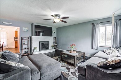 5550 E Lake Rd, Sheffield Lake, OH 44054 - photo 3