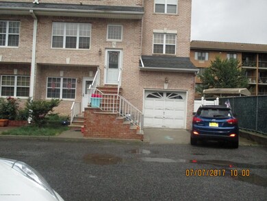 34 Daniella Ct, Staten Island, NY 10314 - photo 2