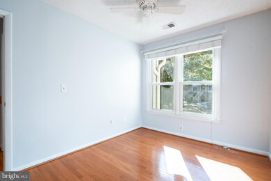 1405 Newport Spring Ct, Reston, VA 20194 - photo 2
