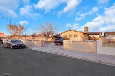 3 bedrooms, 2 bathrooms, open floorplan and french