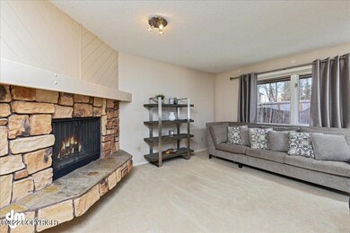 05-Living Room 20220411-DW-2754
