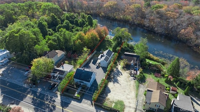 725 W Main St, Riverhead, NY 11901 - photo 2