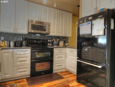 828 NE 70th Ave, Hillsboro, OR 97124 - photo 4