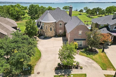 Enter your dream home! Circular driveway, side ent